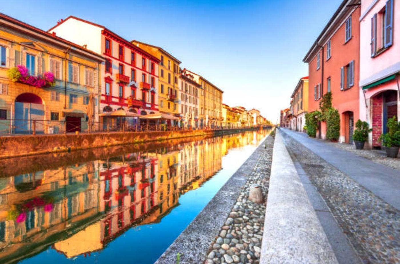 Green Oasis On Water In The Center Of Milano Ngoại thất bức ảnh